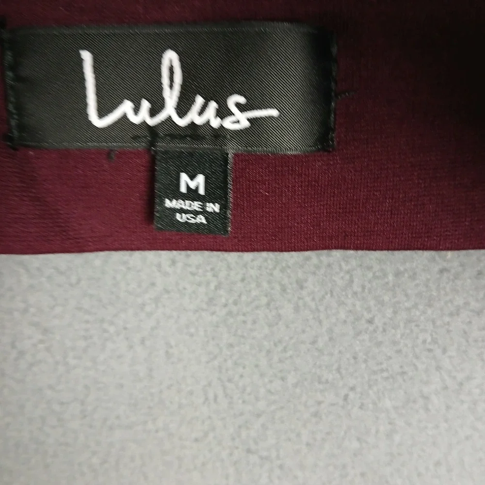 Lulus‎ Crop Top Womens Medium Burgundy Front Keyhole Intricate Lace Halter Neck